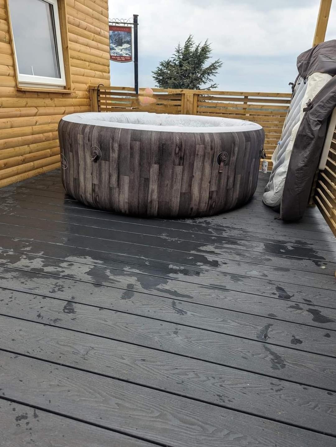 Tracey'S Hideaway - With Hot Tub & Amazing Views Hotell Llanasa Eksteriør bilde