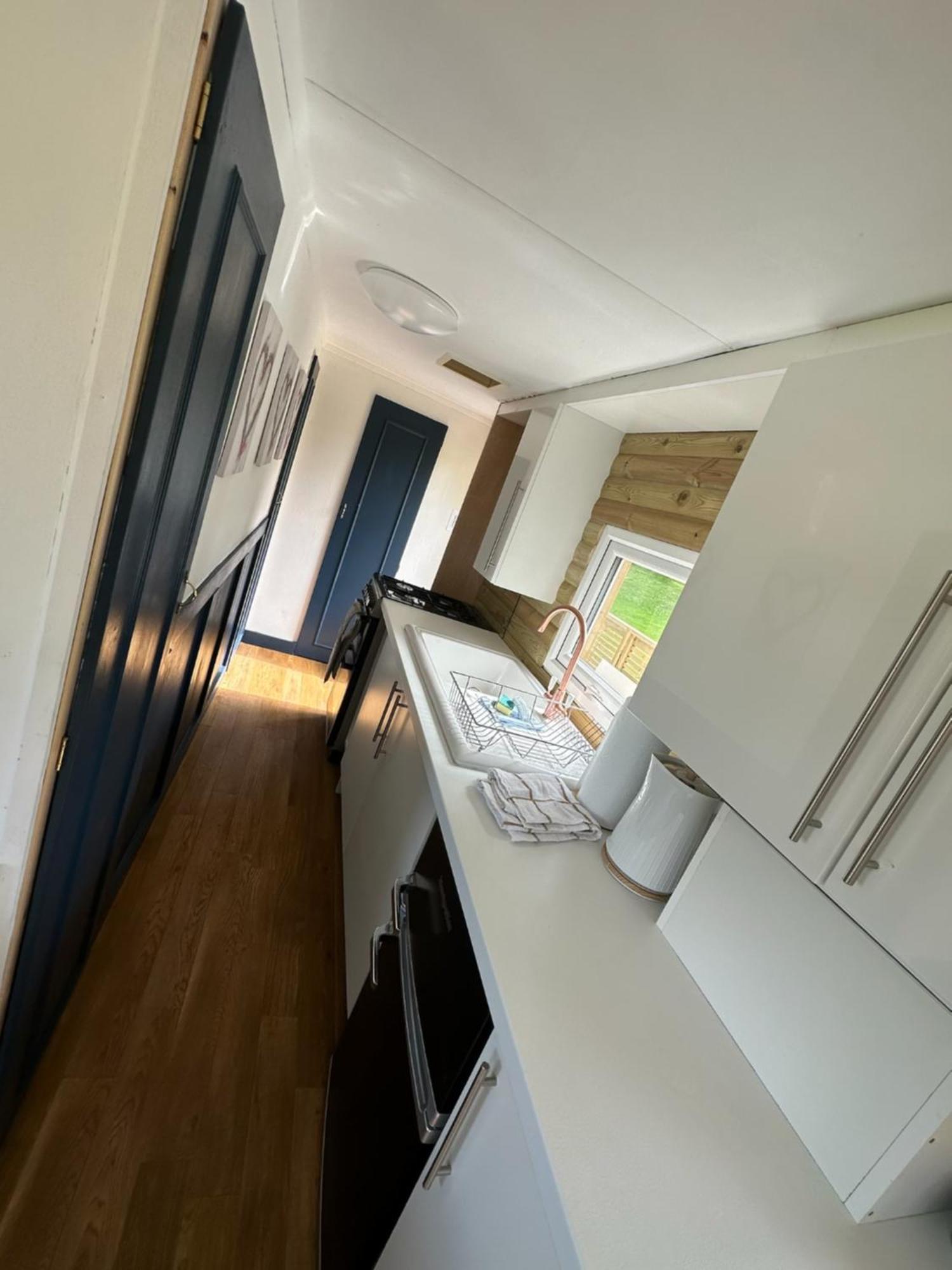 Tracey'S Hideaway - With Hot Tub & Amazing Views Hotell Llanasa Eksteriør bilde